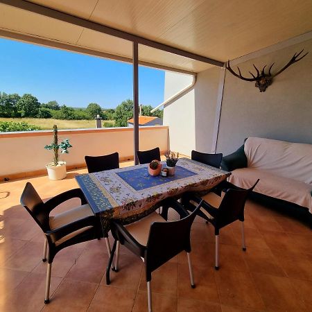 Sunny Apartment With Pool Sisan Exterior foto